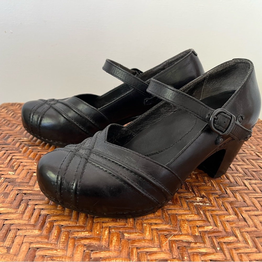 Dansko Black Reeny Mary Jane's size 8.5/39